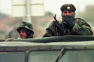 Югославский патруль в Приштине (фото: Reuters)